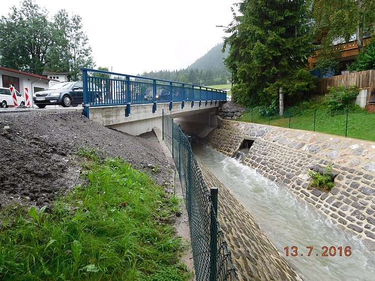 Neue Lussbachbrücke Bach unten