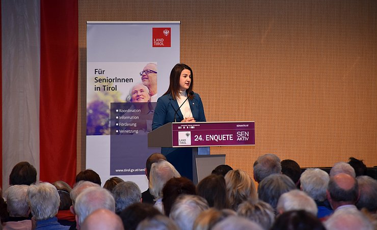 Seniorenlandesrätin Astrid Mair: "Um eine verantwortungsbewusste und informierte Gesellschaft zu fördern, gilt es, die Illusion einer digitalen Scheinwelt wahrzunehmen."