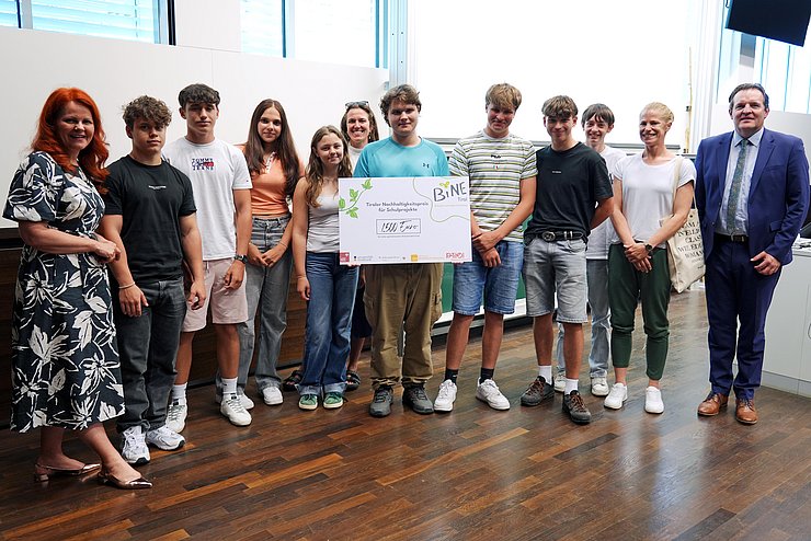 Beim internationalen Projekt „EcoHarmony – Zero Waste Living“ bewies die Polytechnische Schule Schwaz ein Gespür für grenzüberschreitende Nachhaltigkeit – und wurde mit dem BiNE-Nachhaltigkeitspreis belohnt. 
