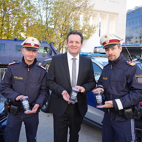 Pfandbecher als Teil der Verkehrssicherheitskampagne des Landes 