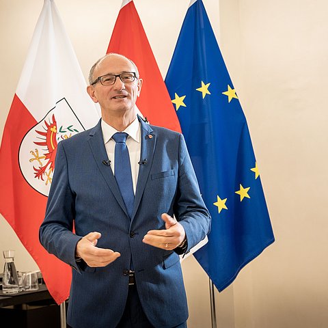 LH Anton Mattle lädt zur Abstimmung für den EuregioFamilyPass im Rahmen des Wettbewerbs "Regiostars award 2023" ein.  