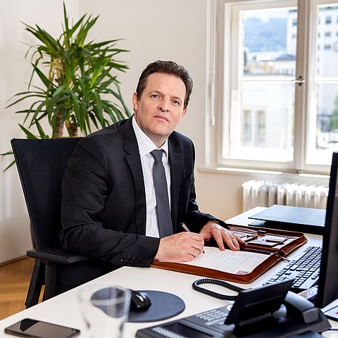 Appell zu defensivem Fahrverhalten 