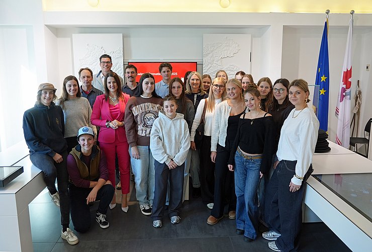 © Land Tirol/Pölzl Gruppenfoto SchülerInnen mit Mair