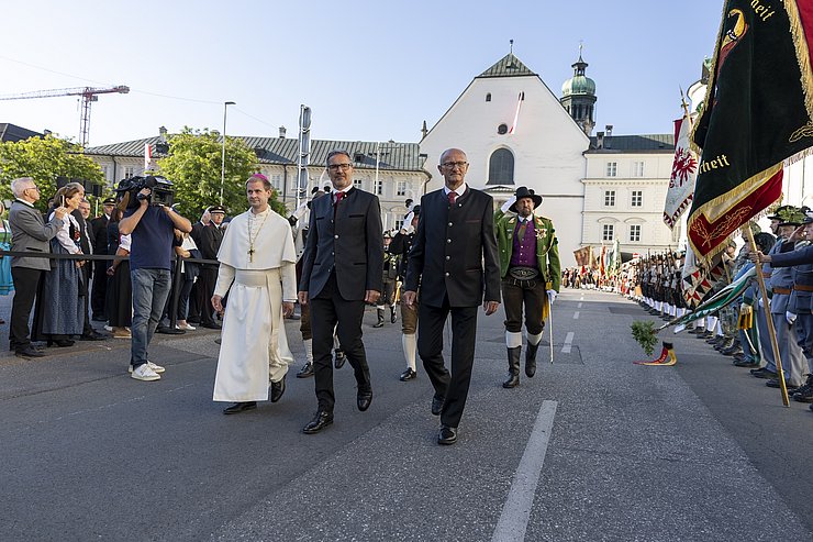 Landesüblicher Empfang - Abschreiten der Front