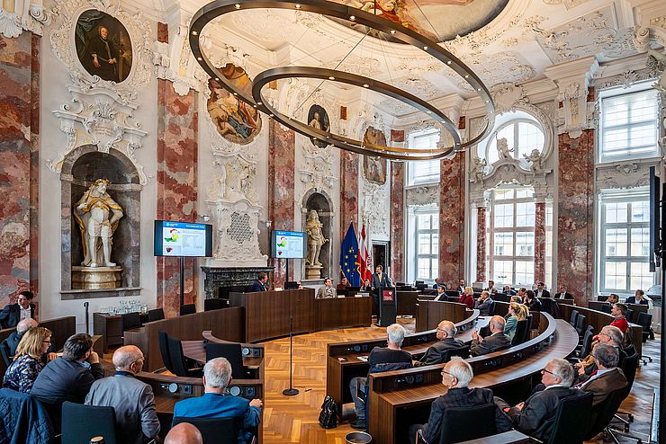 Im Plenarsaal fand heute die Veranstaltung „Kelsen & Falser: eine Zeitreise in die österreichische Verfassungsgeschichte“ statt.