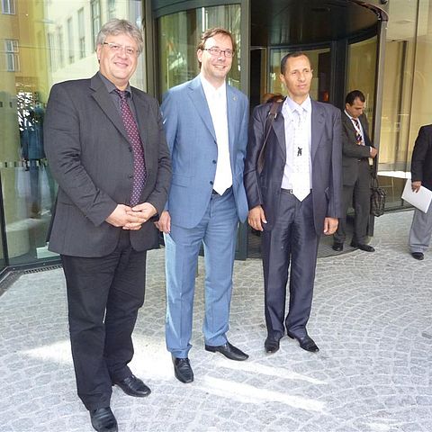 v.l. Ausschussvorsitzender BR Stefan Schennach, VP Hannes Bodner, Ausschuss-Vizevorsitzender und Vertreter Algeriens Abdellah Bentoumi