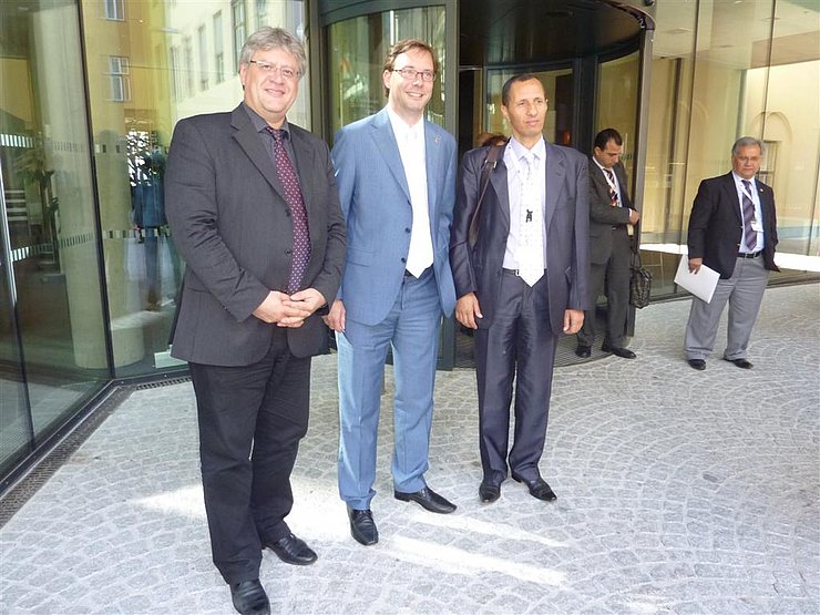 v.l. Ausschussvorsitzender BR Stefan Schennach, VP Hannes Bodner, Ausschuss-Vizevorsitzender und Vertreter Algeriens Abdellah Bentoumi