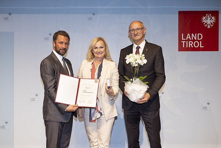 © Land Tirol / Mario Webhofer v.l.n.r. 1. LHStv. Georg Dornauer, Helga Galvan, LH Anton Mattle