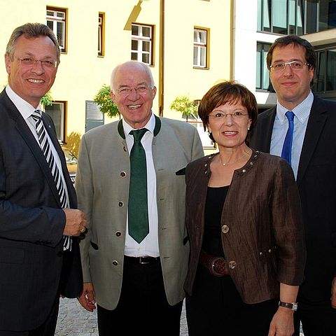 Bild 1: (v. li.): Staatsminister Siegfried Schneider, LTP Herwig van Staa, Staatsministerin Emilia Müller und Vizebürgermeister Franz Xaver Gruber.