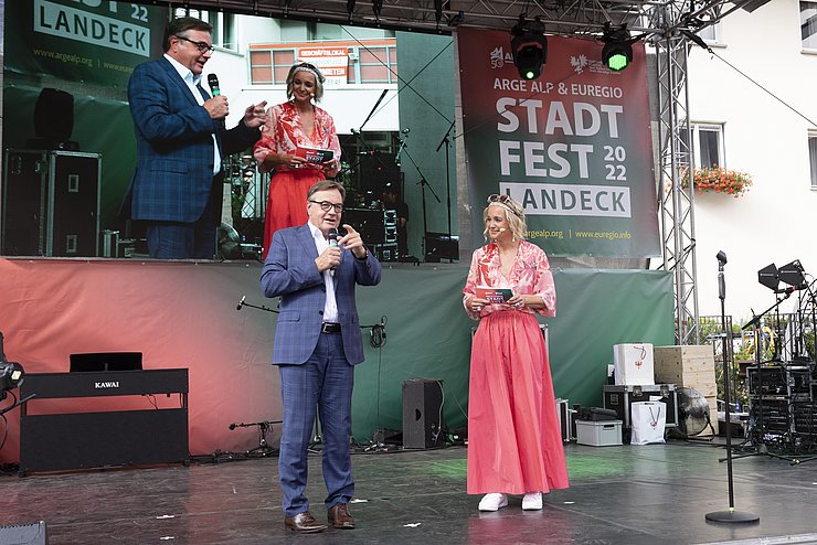 LH Platter auf dem Bühne beim Sprechen