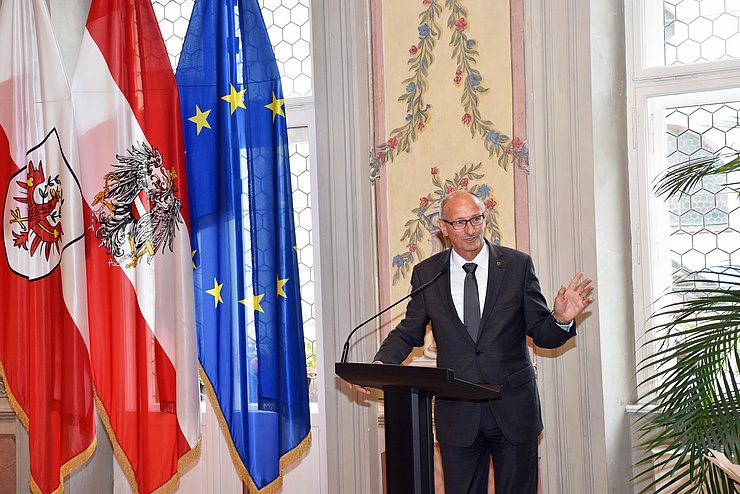 LR Mattle: „Die Ziviltechnikerinnen und -techniker sind zentrale Partnerinnen und Partner bei Bauvorhaben für das Land Tirol, die Tiroler Gemeinden, für den Bund sowie für private Auftraggeberinnen und Auftraggeber und gestalten unser Land aktiv mit.“