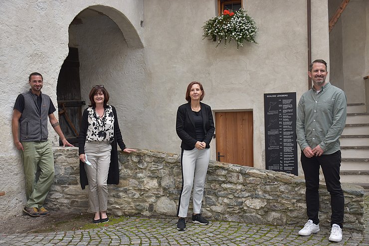 LRin Gabriele Fischer auf Lokalaugenschein in Lienz im Bild mit (von li.) Job-Coach Christian Burkia, Hildegard Goller, Leiterin Hob Training Nikolsdorf/Schloss Lengberg, und Philipp Pilgram (GF AufBauWerk).