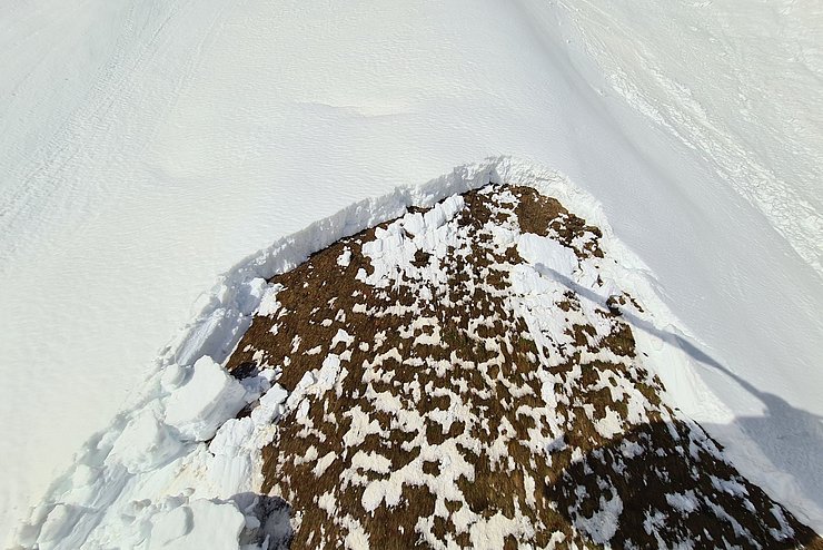 Gleit- und Nassschneelawinen-Gefahr prägen auch in den nächsten Tagen die Schneesituation in Tirol.  