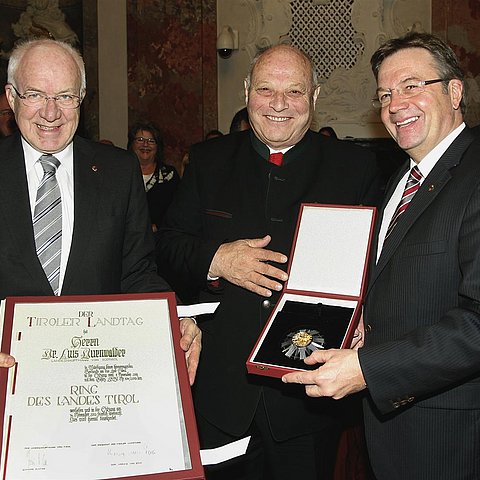 Landtagspräsident van Staa, Bei der Auszeichnung: V. li. Landtagspräsident Herwig van Staa, LH Luis Durnwalder und LH Günther Platter