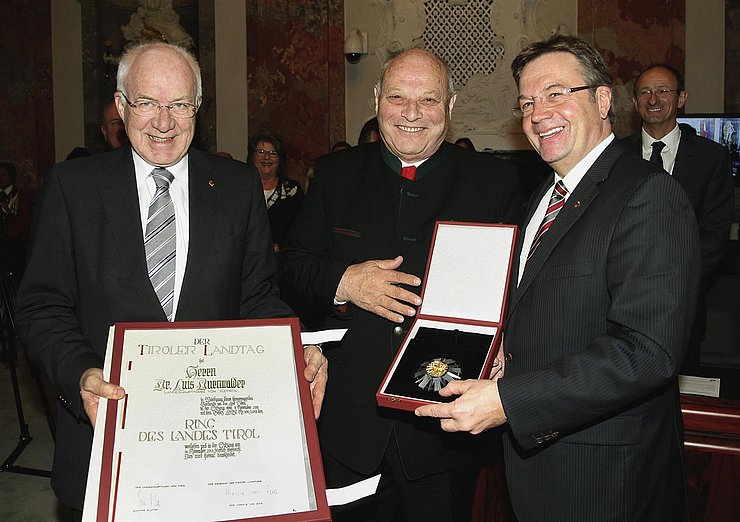 Landtagspräsident van Staa, Bei der Auszeichnung: V. li. Landtagspräsident Herwig van Staa, LH Luis Durnwalder und LH Günther Platter