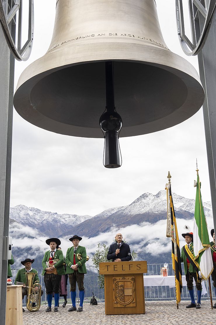 LH Anton Mattle hob die Bedeutung der Glocke als Zeichen des Friedens im Alpenraum hervor. 