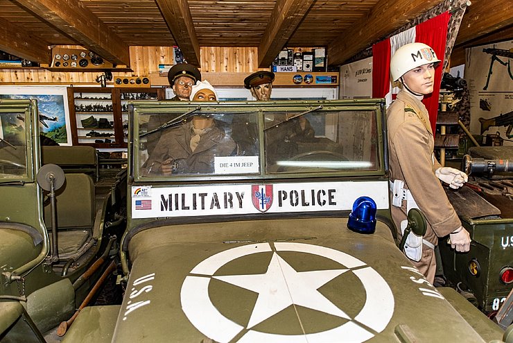Ein Militärjeep im "Militärmuseum Hans Stock" in Vomp/Fiecht.