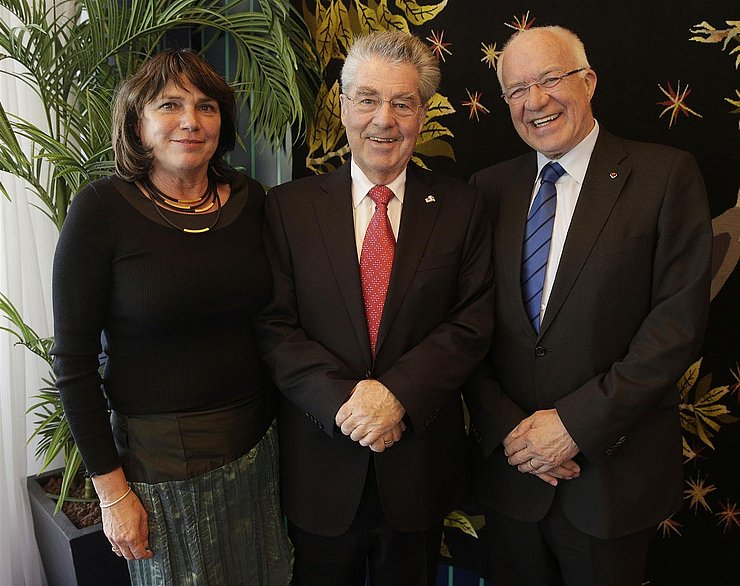 BU: v.l. Leiterin der österreichischen Delegation Gisela Wurm, Bundespräsident Heinz Fischer, Kongresspräsident Herwig van Staa