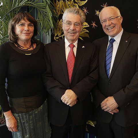 BU: v.l. Leiterin der österreichischen Delegation Gisela Wurm, Bundespräsident Heinz Fischer, Kongresspräsident Herwig van Staa