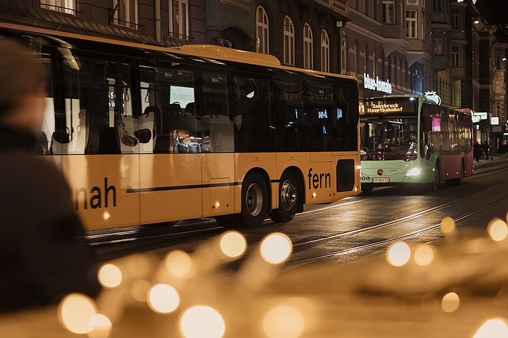 © VVT VVT Bus bei Nacht