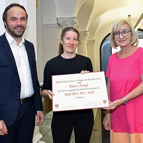 von links: LR Philipp Achammer, Esther Strauß, LRin Beate Palfrader.