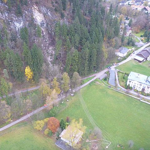 Das Gesamtausmaß des Felssturzes in Kufstein aus dem Hubschrauber aus festgehalten.