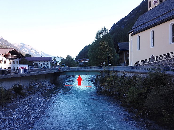 Der Freibord der alten Brücke war zu klein.