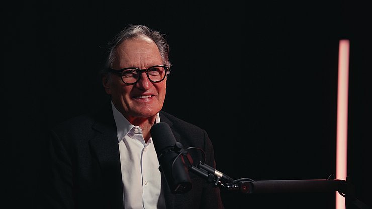 Franz Klammer im Tonstudio im Landhaus bei der Aufnahme des Podcasts