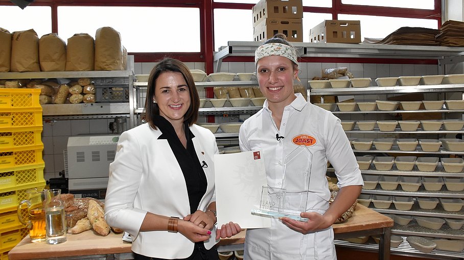 © Land Tirol/Gerzabek Theresa Lindsberger „Lehrling des Monats Juni 2023“