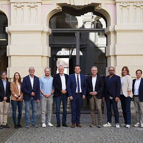 � Land Tirol/Knabl „Es herbstelt“ – auch auf den Straßen: Sichtbarkeit bringt Sicherheit