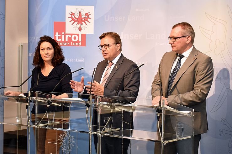 Bei der heutigen Pressekonferenz im Anschluss an die Regierungssitzung informierten LH Günther Platter, LHStvin Ingrid Felipe und LR Johannes Tratter zu den gefassten Beschlüssen.