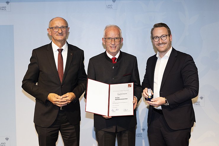 © Land Tirol/W9 Mario Webhofer v.l.n.r.: LH Anton Mattle, Franz Rettenbacher, 1.LH-Stv. Philip Wohlgemuth