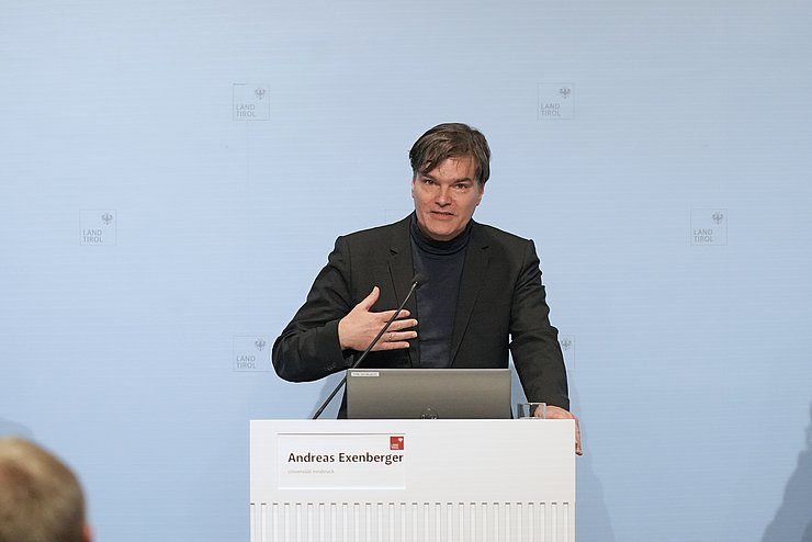 Exenberger am Redepult