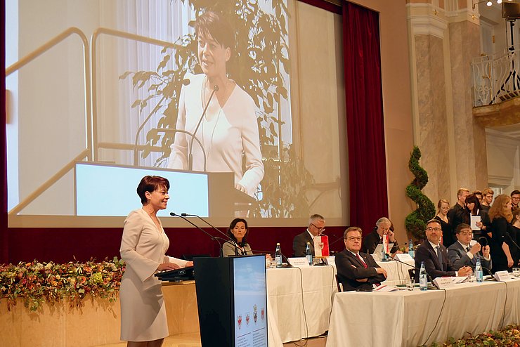 LTPin Sonja Ledl-Rossmann bei ihren Grußworten.