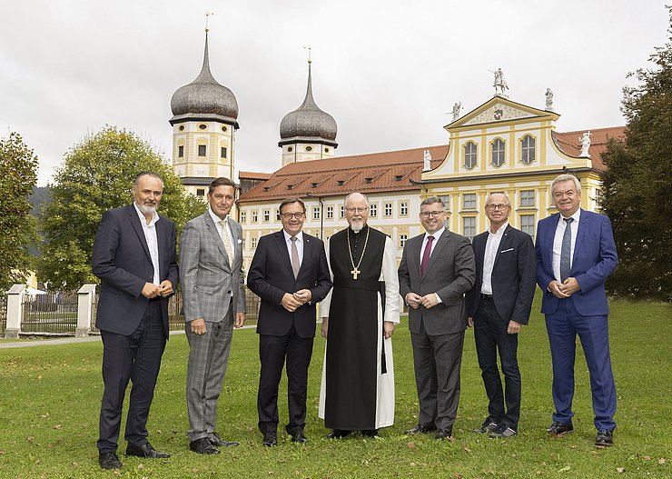 (v.li.): LH Hans Peter Doskozil (Burgenland), Stadtrat Peter Hanke (Wien), LH Günther Platter (Tirol), Abt German Erd (Stift Stams), LR Ludwig Schleritzko (Niederösterreich), LHStv Christian Stöckl (Salzburg) und LHStv Anton Lang (Steiermark).