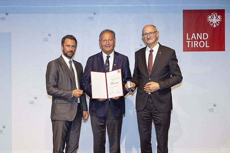 © Land Tirol / Mario Webhofer v.l.n.r. 1. LHStv. Georg Dornauer, Winfried Sponring, LH Anton Mattle