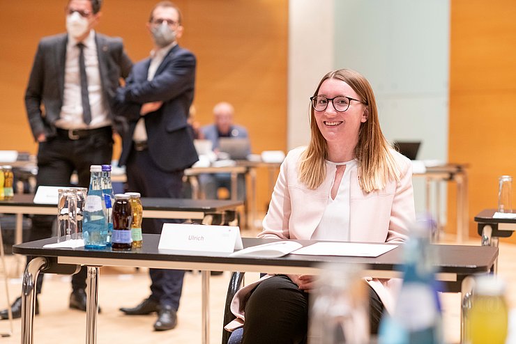 Marina Ulrich aus Zams folgt als Mandatarin Anton Mattle nach.