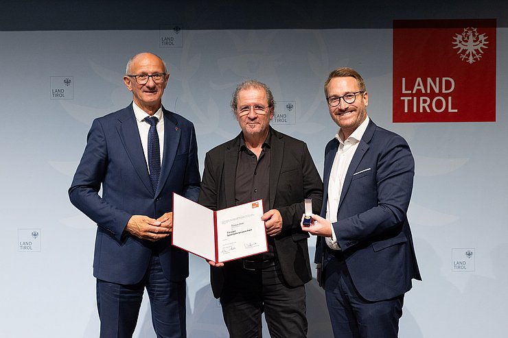 Verleihung Tiroler Sportehrenzeichen 2026, v. l. n. r. LH Anton Mattle, Thomas Riml, 1. LHStv. Philip Wohlgemuth