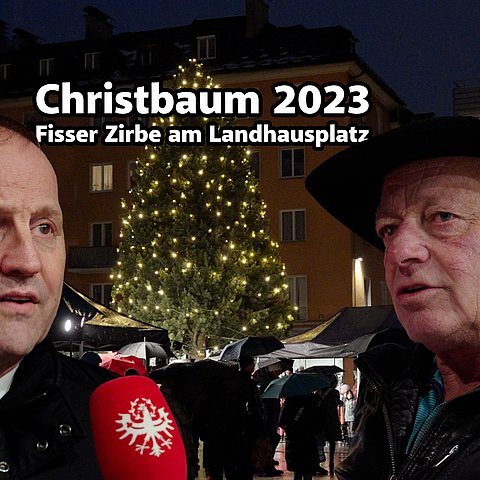 LH-Stv. Josef Geisler vor dem neuen Christbaum am Landhausplatz