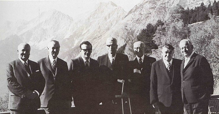 Gruppenfoto schwarz-weiß