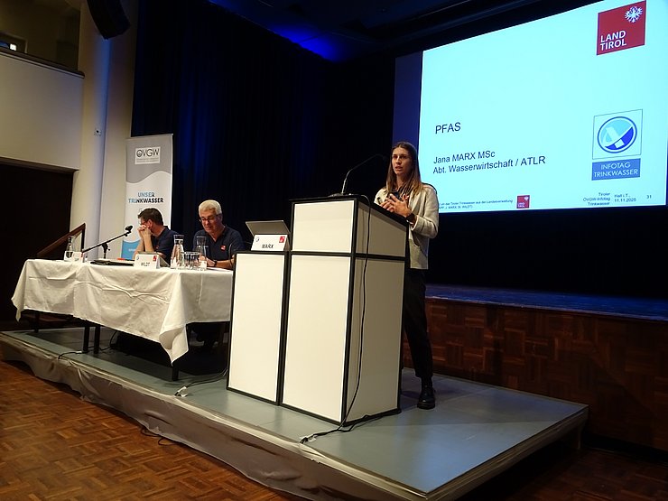 © Land Tirol/Marx Jana Marx MSc am Rednerpult