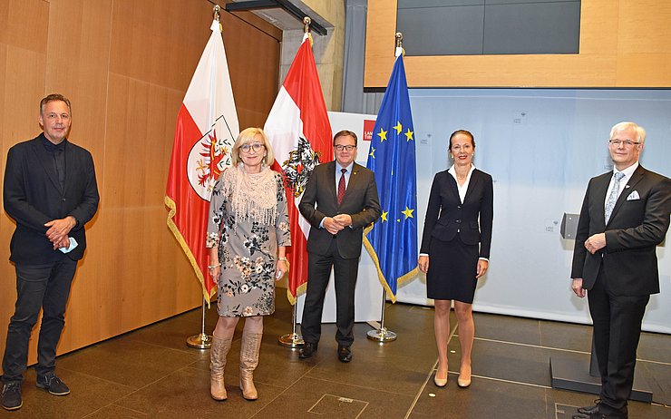 V. li. Paul Gappmaier (Bildungsdirektor für Tirol), Schul- und Kulturlandesrätin Beate Palfrader, LH Günther Platter, Irmgard Plattner (Vizerektorin Pädagogische Hochschule Tirol) und Werner Mayr (Pädagogischer Leiter Bildungsdirektion für Tirol).