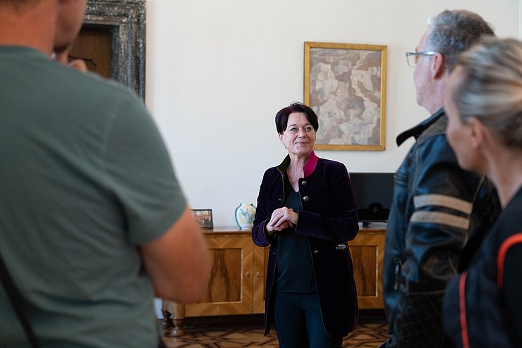 © Tiroler Landtag/Oswald Landtagspräsidentin Sonja Ledl-Rossmann ist zwischen 10 und 12 Uhr in ihrem Büro und freut sich auf interessante Gespräche.