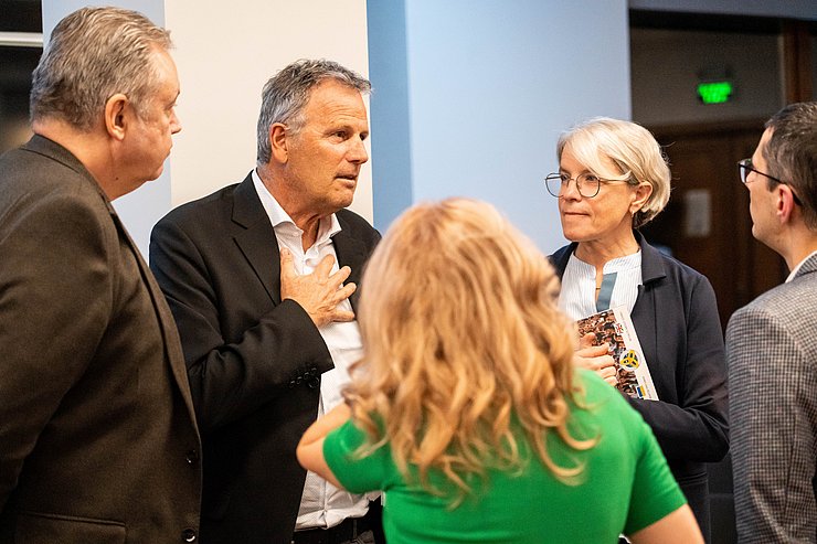 Walter Draxl (fh gesundheit) und Gesundheitsdirektorin Theresa Geley tauschten sich mit VertreterInnen der medizinischen Fakultät Uschgorod aus.