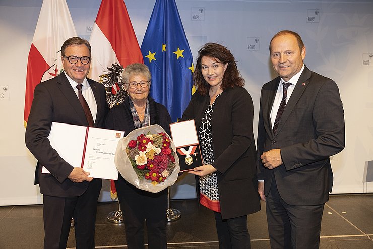 V. li. LH Günther Platter, Erika Simon, LHStvin Ingrid Felipe und LHStv Josef Geisler.