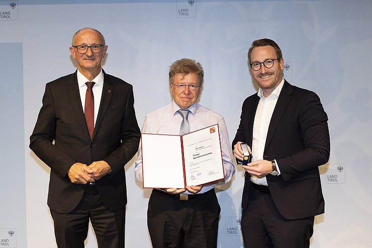 © Land Tirol/W9 Mario Webhofer v.l.n.r.: LH Anton Mattle, Karl Amort, 1.LH-Stv. Philip Wohlgemuth