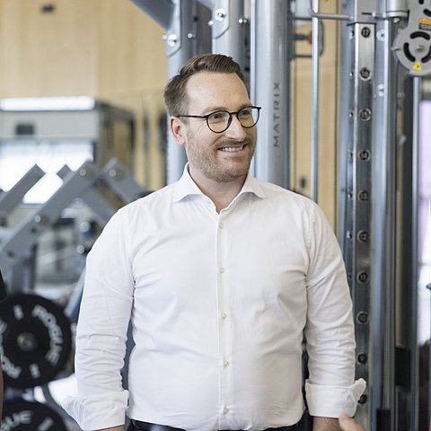 Mann mit Hemd