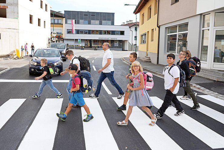 © Land Tirol Druckknopf-Ampel Tarrenz
