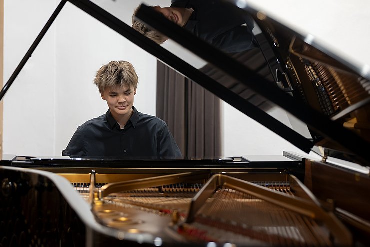 © Land Tirol/Sophie Kary Beim Auftritt von Lukas Werth (Bozen/Italien) standen Beethoven, Zemlinsky und Chopin am Programm.
