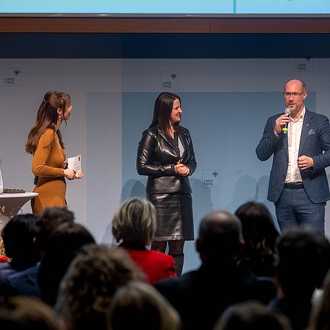 Rekordbeteiligung: Familienfreundlichste Betriebe Tirols 2025 ausgezeichnet